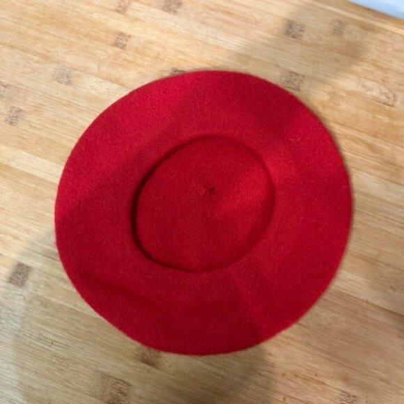 Retro Wool Red Beret - Picture 13 of 16
